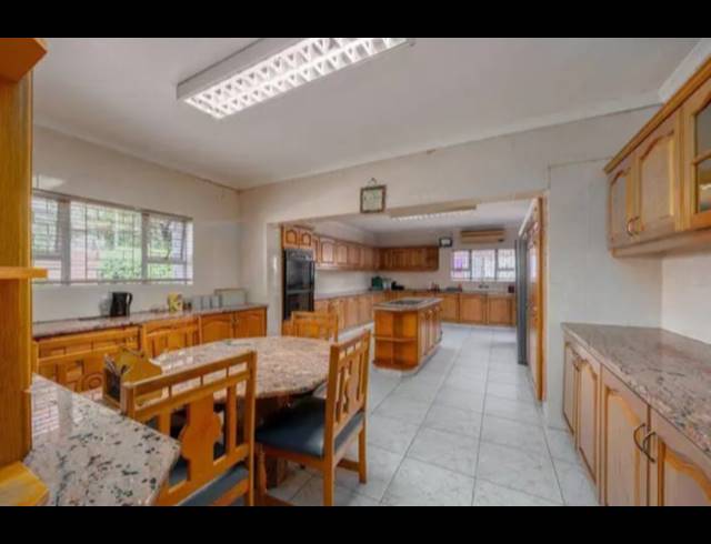 5 BEDROOM HOUSE FOR SALE IN ISIPINGO HILLS